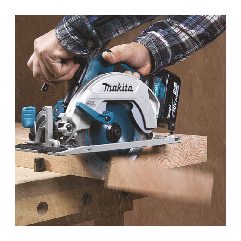 Циркулярная пила по дереву макита. Dhs680 Makita. Makita dhs660z. Дисковая пила Makita dcs553z. Аккумуляторная циркулярная пила Макита.