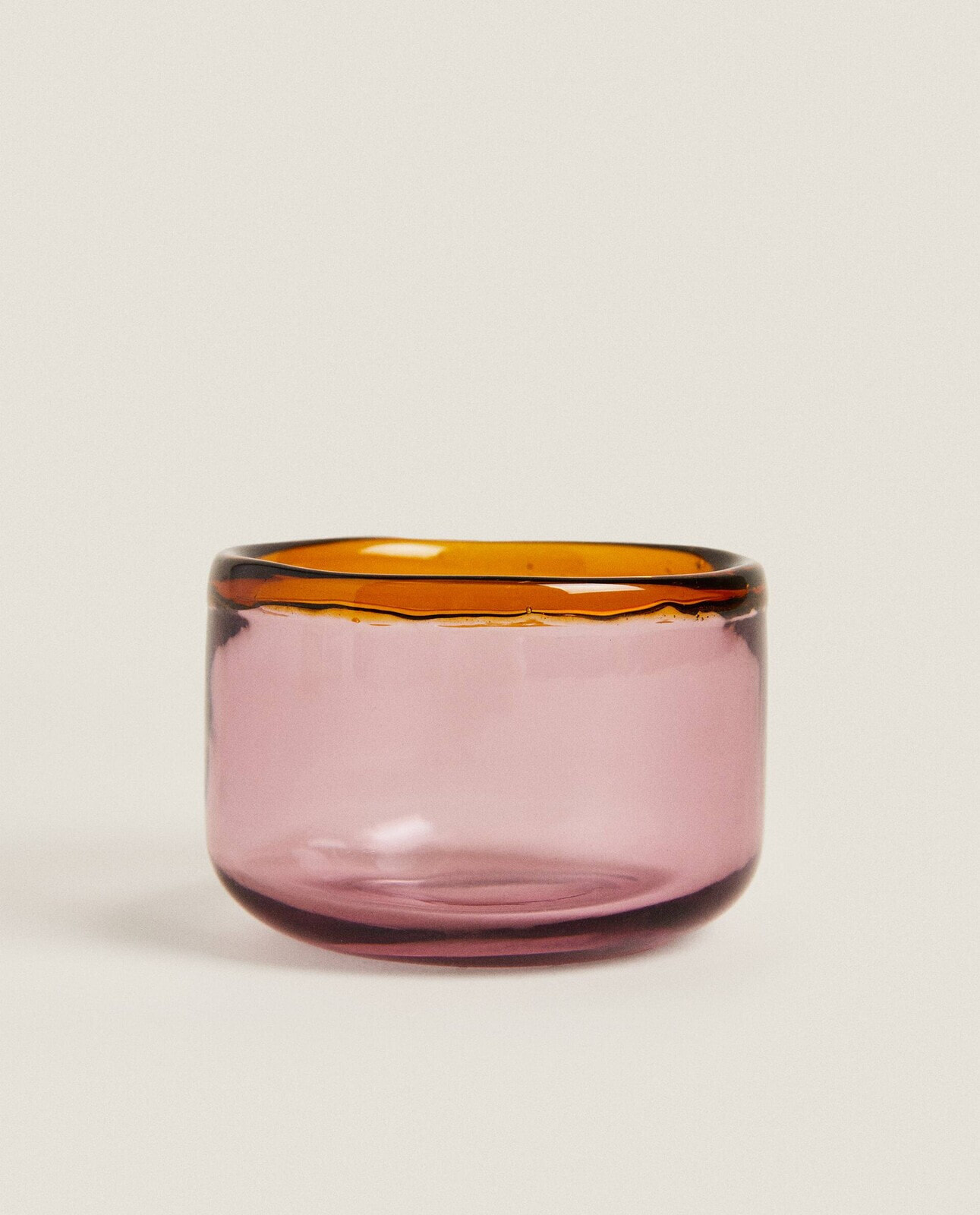 Rimmed glass bowl