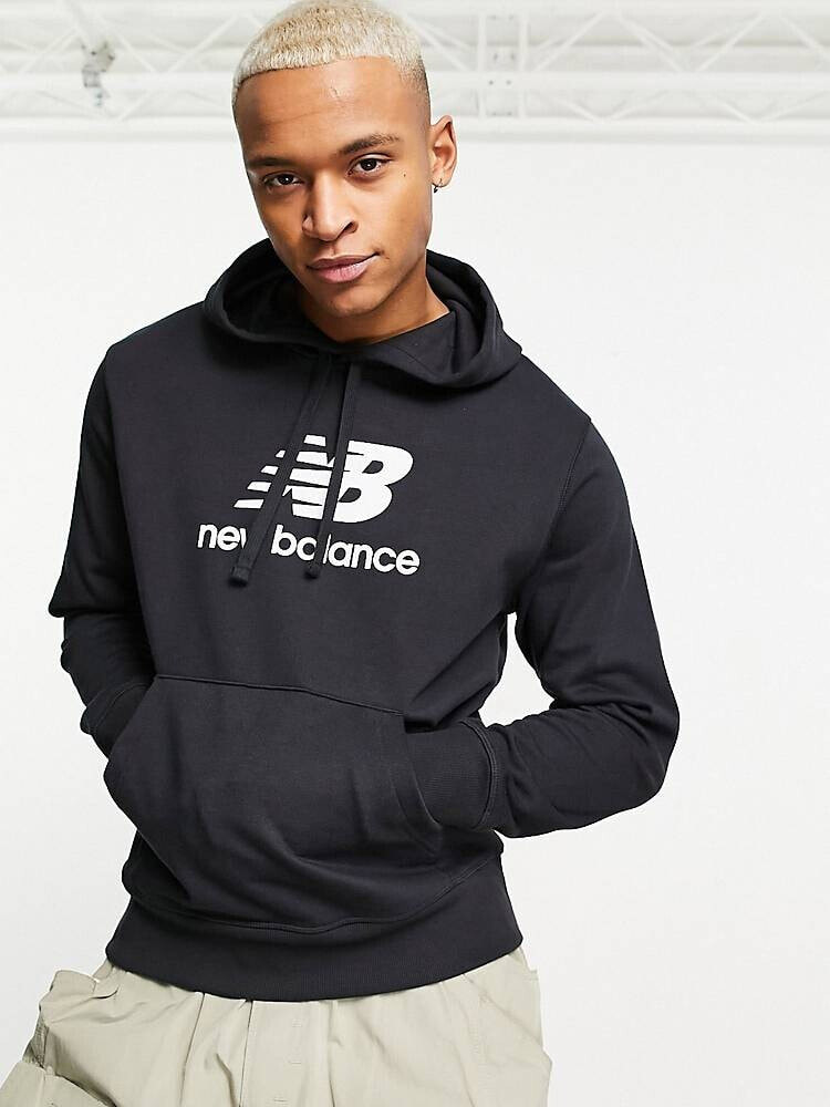 New Balance – Essentials – Fleece-Kapuzenpullover in Schwarz mit Stapel-Logo