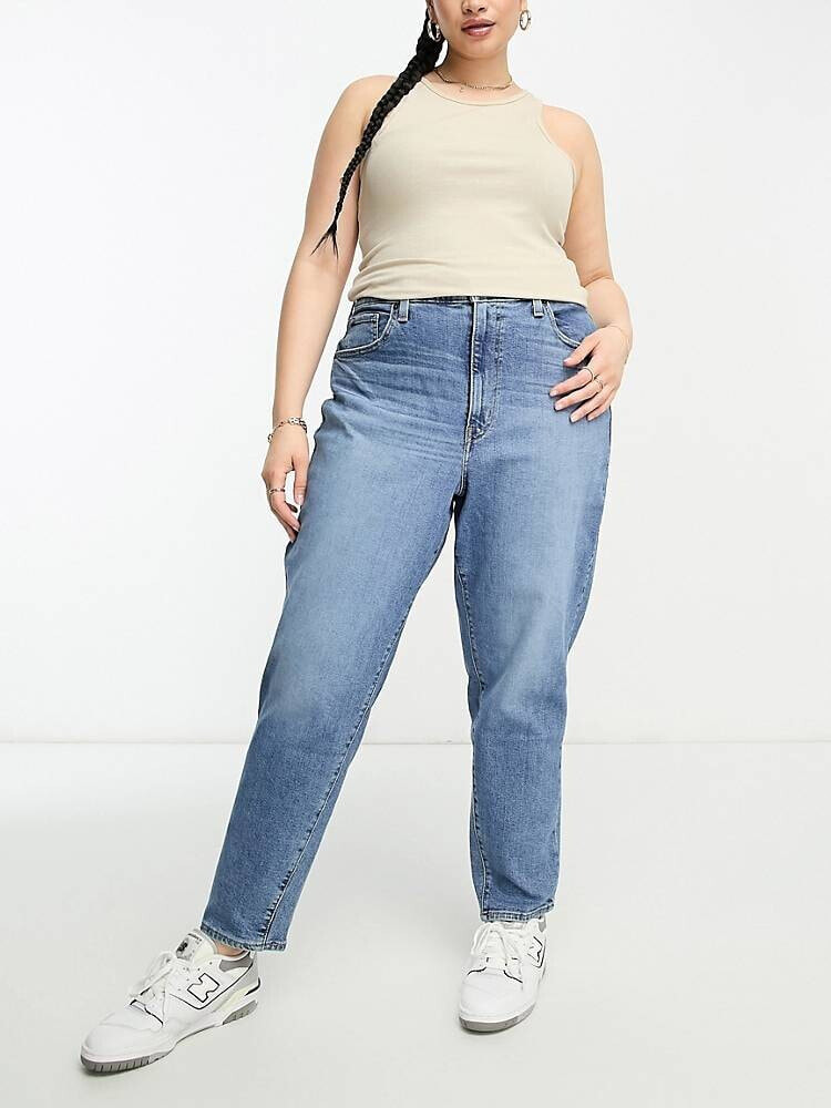 Levi's Plus 80's mom jeans in dark blue джинсы V68713769Цвет: RUNNING  ERRANDS; Размер: UK 16 купить по выгодной цене от 206 руб. в  интернет-магазине  с доставкой