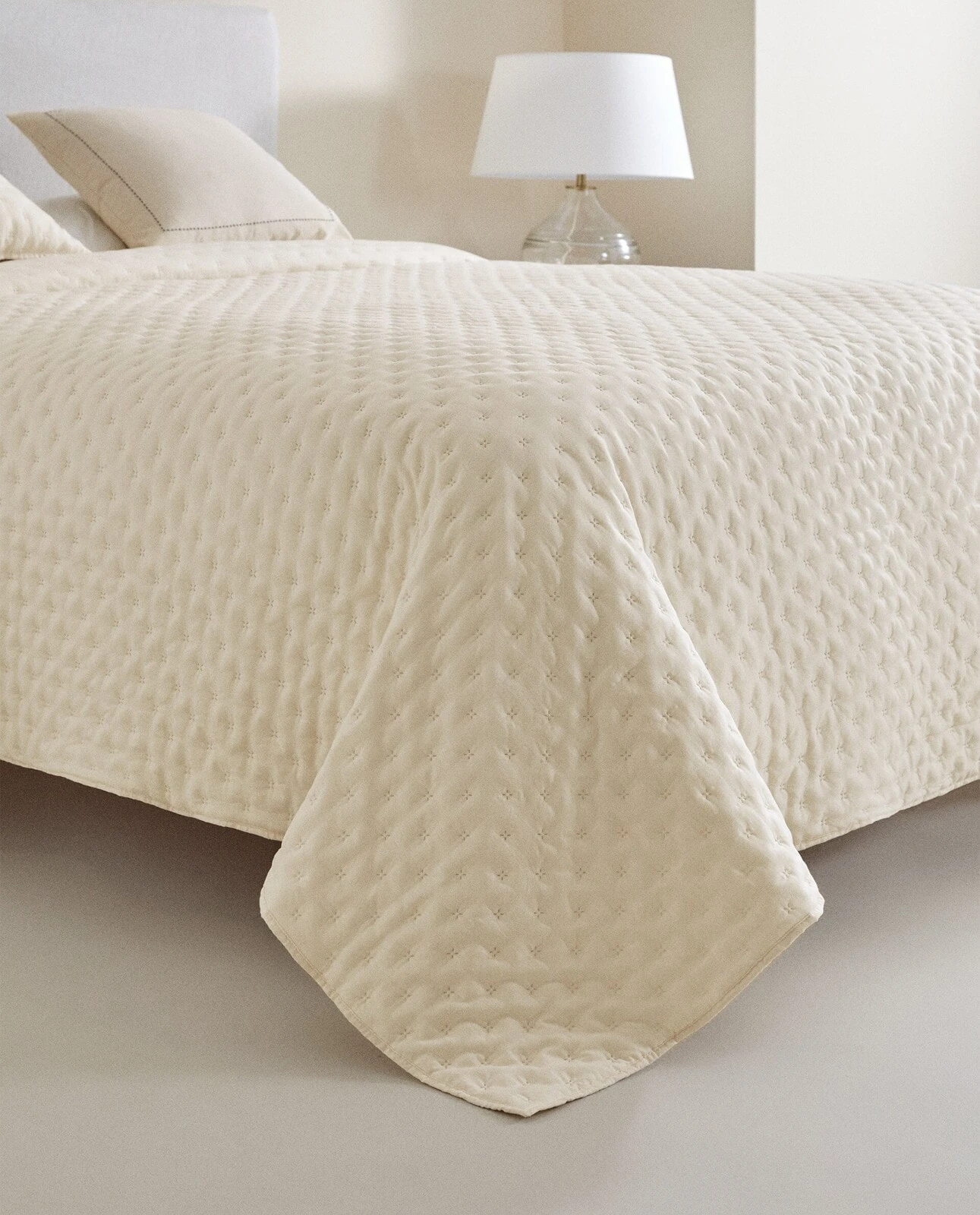 Quilted quilt with dots