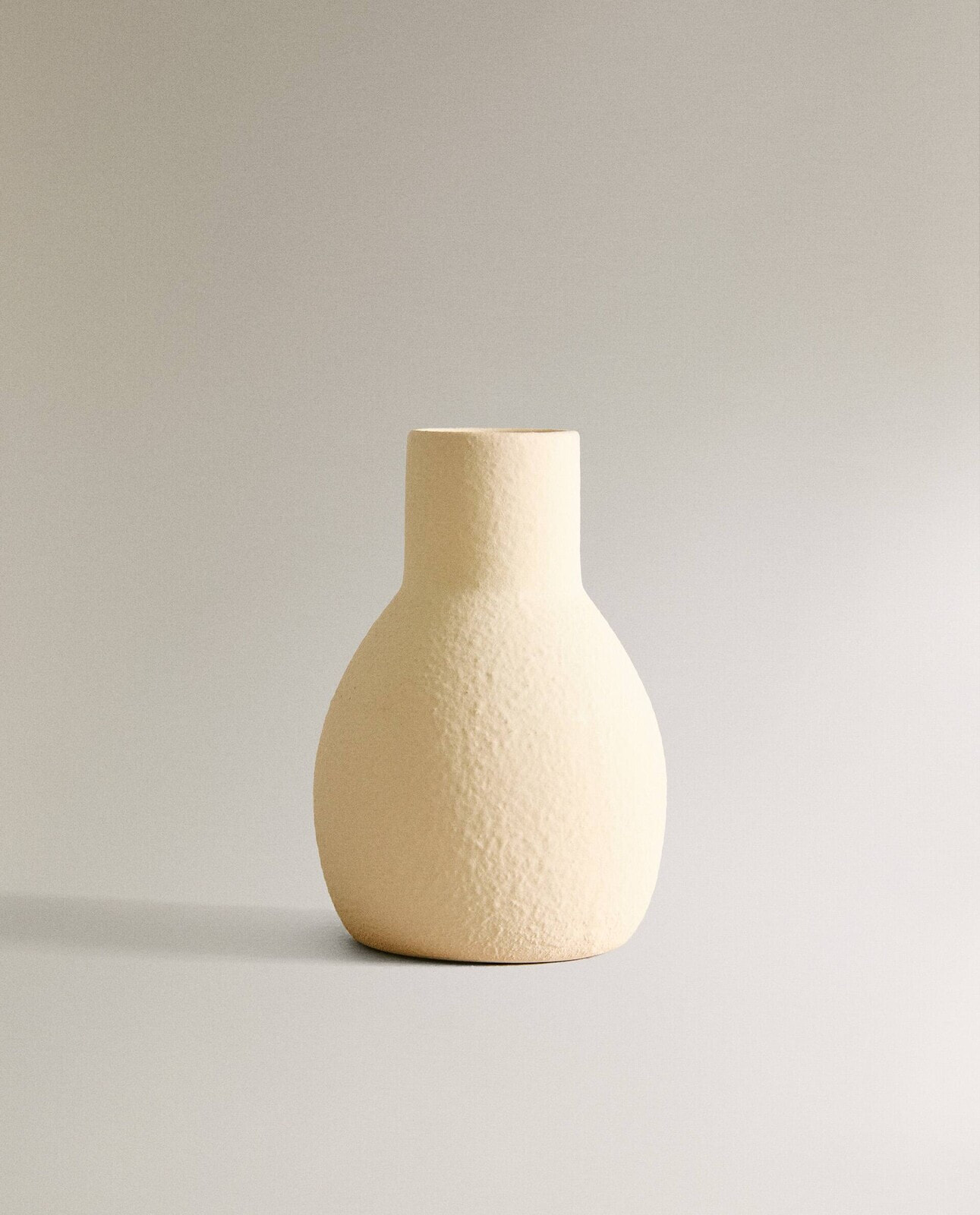 Small ceramic vase mouth