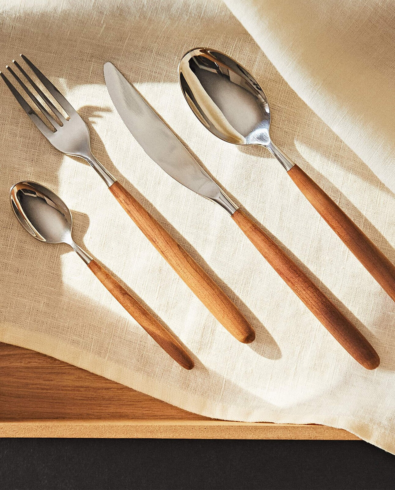 Set of maple cutlery