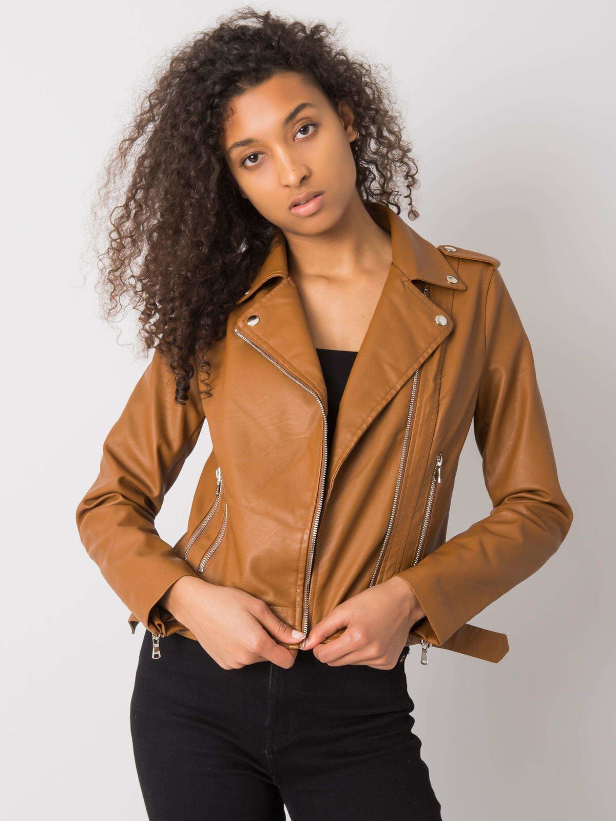 Stradivarius куртка женская коричневая кожаная. Кожаная куртка Camel. Fila куртка женская коричневая.