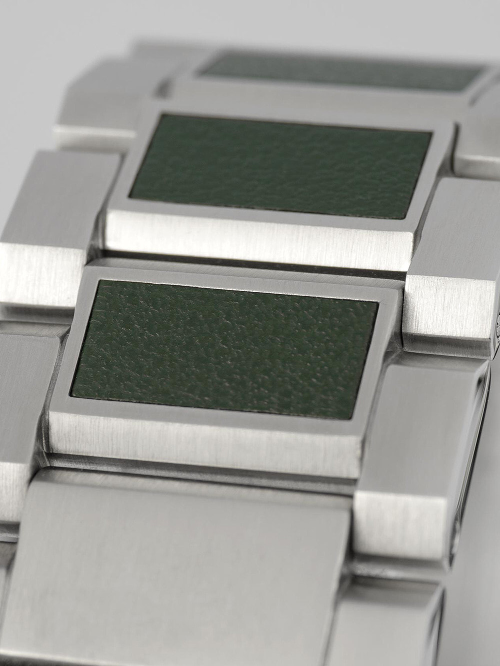 Мужские наручные часы с серебряным браслетом Jacques Lemans 1-2115G Eco  Power Apple 44mm 10ATM Jacques Lemans купить от 27213 рублей в  интернет-магазине ShopoTam.com, аналоговые Jacques Lemans
