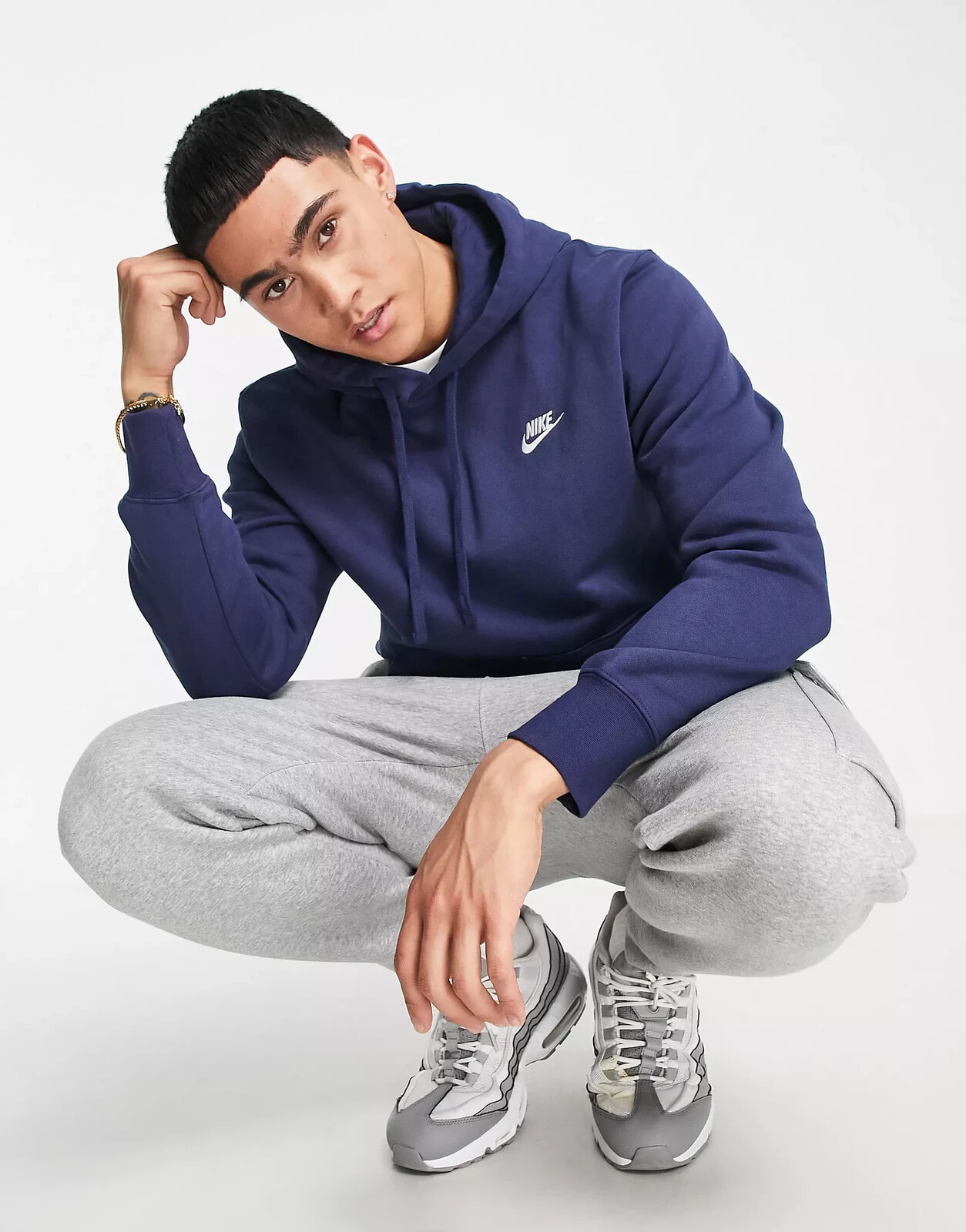 Nike Club – Weißer Kapuzenpullover