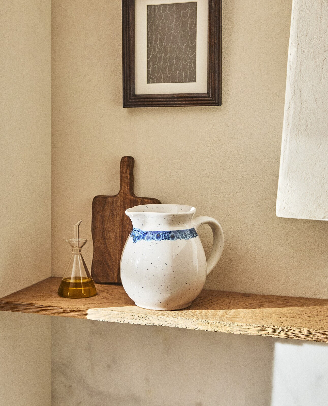 Earthenware jug with line design