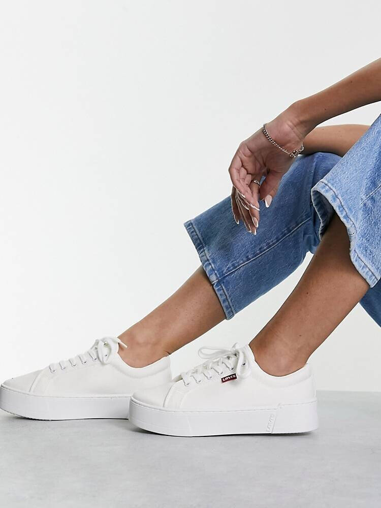 Levi's – Tijuana – Sneaker in Weiß mit kleinem Logo und flacher Plateausohle