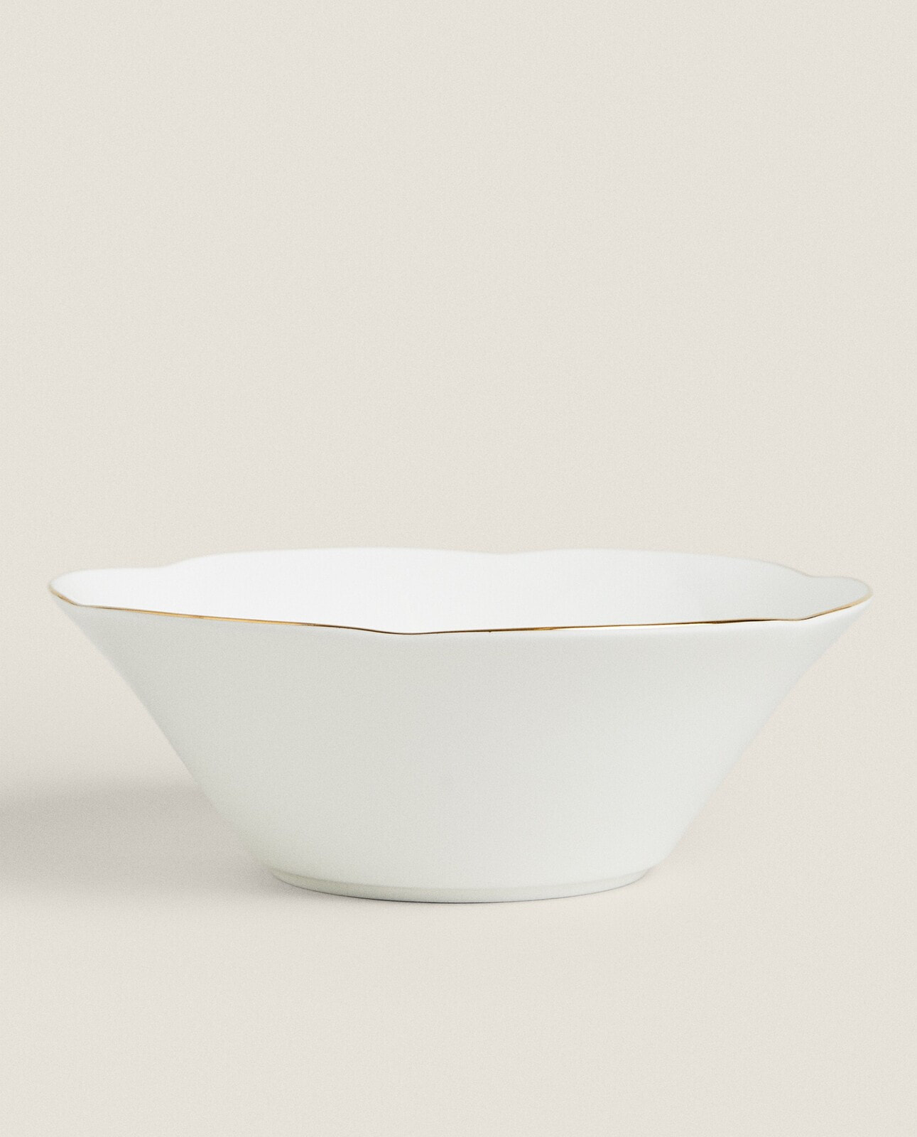 Bone china salad bowl with rim