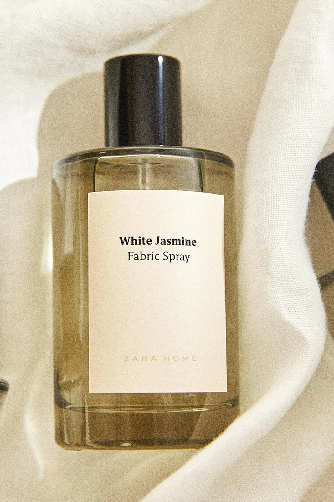 (100 ml) white jasmine fabric freshener spray