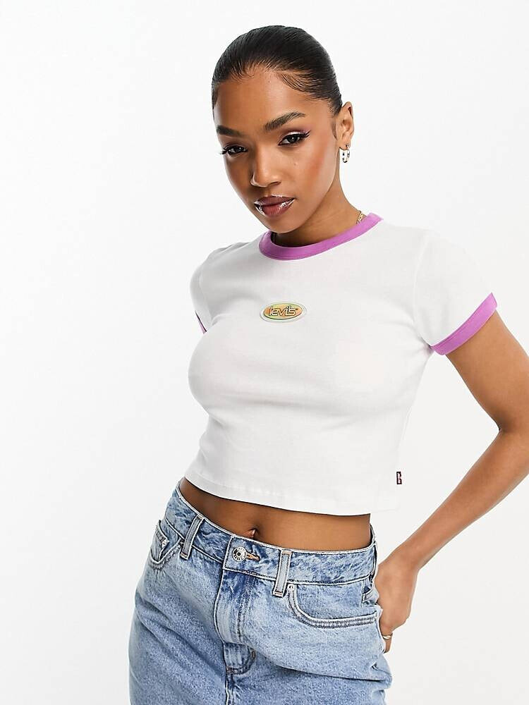 Levi's – Ringer – T-Shirt in Weiß und Lila mit kurzem Schnitt und Logo auf Brusthöhe