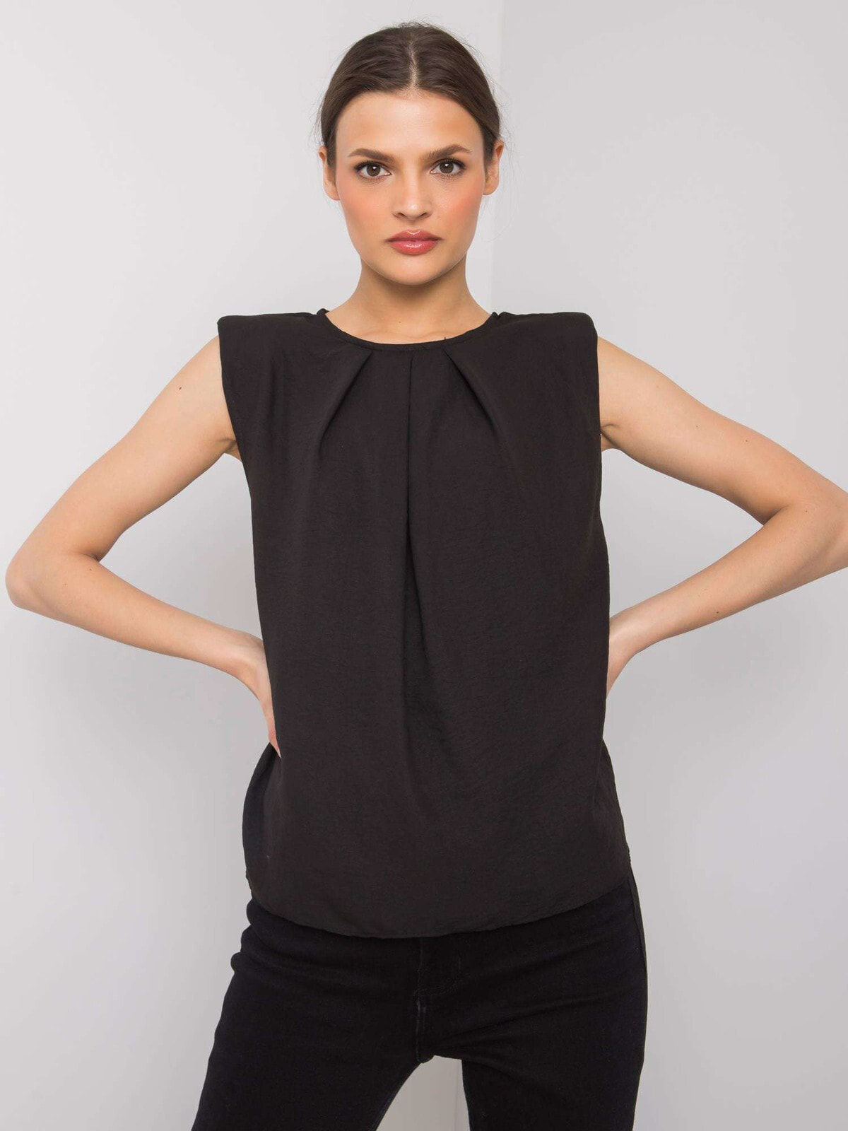 Женская блузка прямого кроя без рукавов черная Factory Price