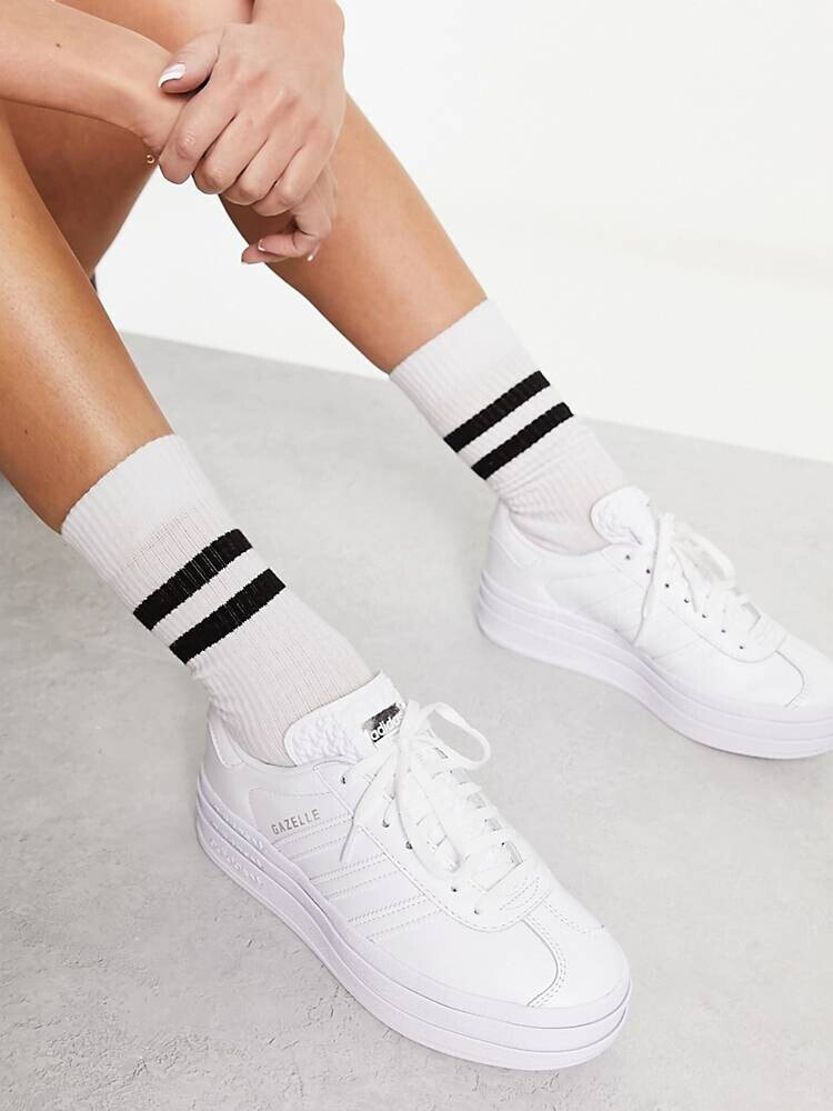 adidas Originals – Gazelle Bold – Sneaker in Triple-Weiß mit Plateausohle