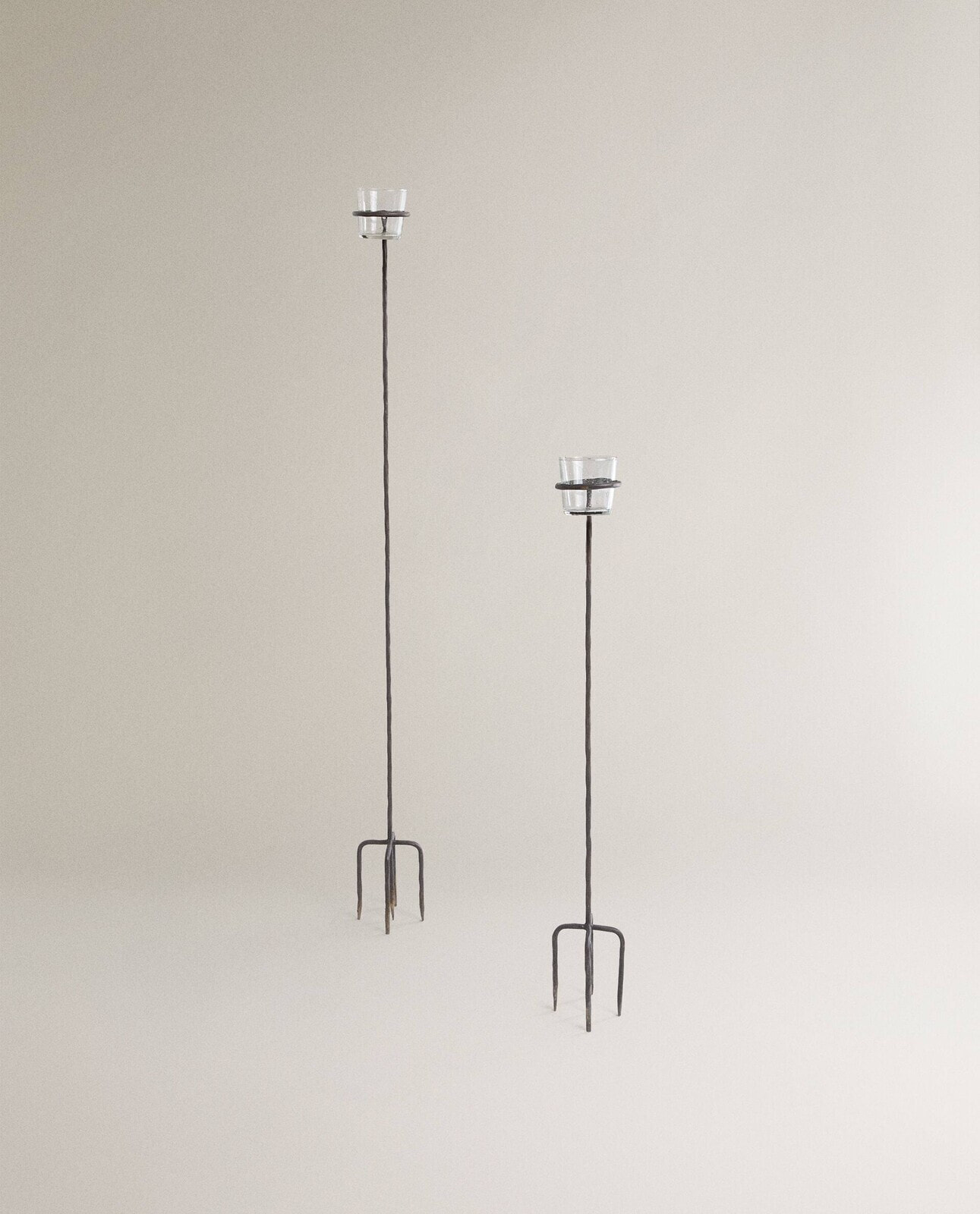 Outdoor candleholder with metal stand