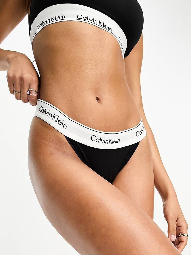Calvin Klein – Modern – Schwarzer Baumwolltanga mit Logobund