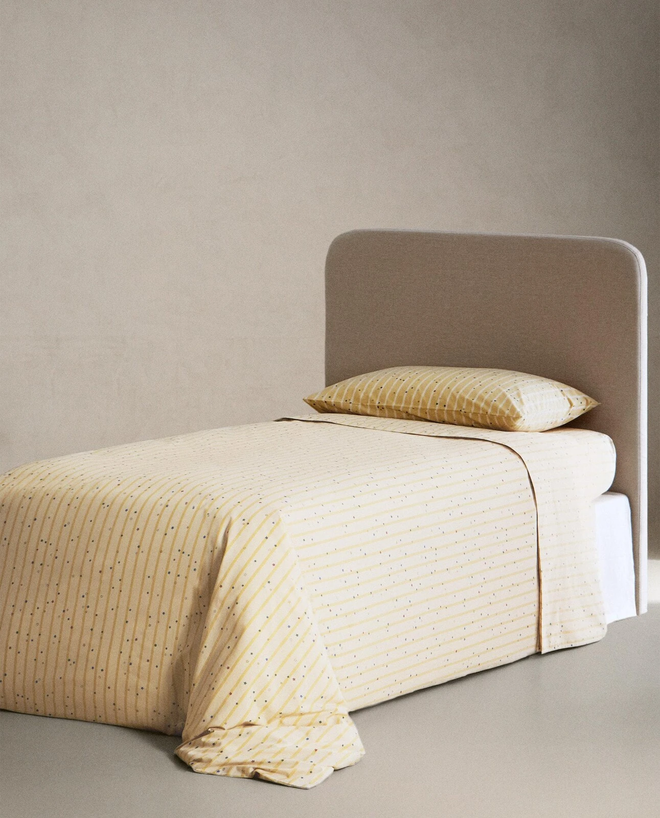 Children's star fitted sheet