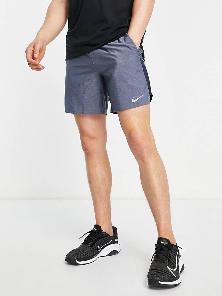 Nike Running Challenger 2-in-1 Dri-FIT shorts in navy Nike Running Цвет: Синий; Размер: S купить в интернет-магазине ShopoTam.com, мужские спортивные шорты Nike Running