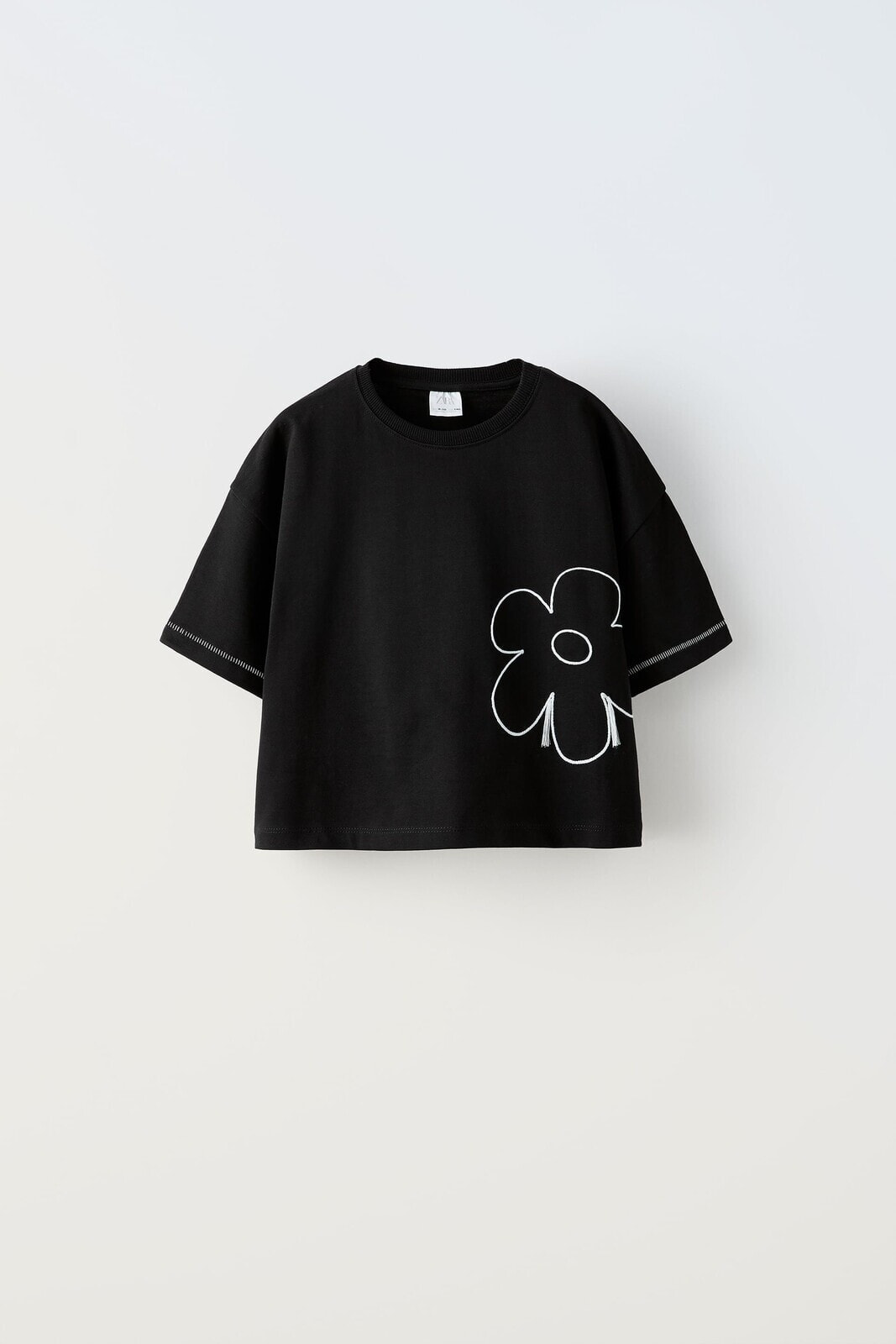 T-shirt with embroidered flower drawstring