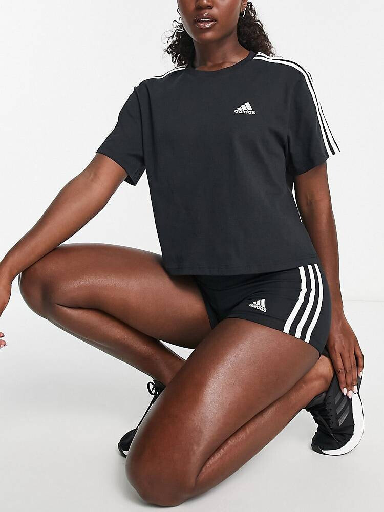 adidas Sportswear – Essentials – T-Shirt in Schwarz