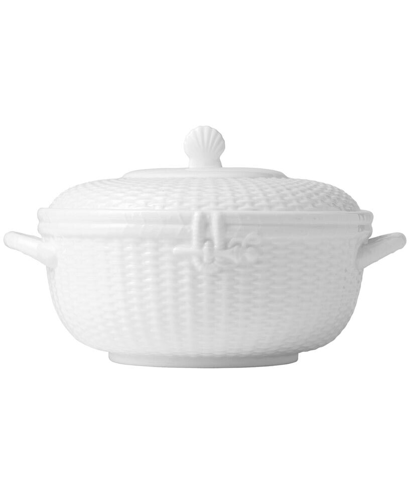Wedgwood dinnerware, Nantucket Basket Covered Vegetable Bowl