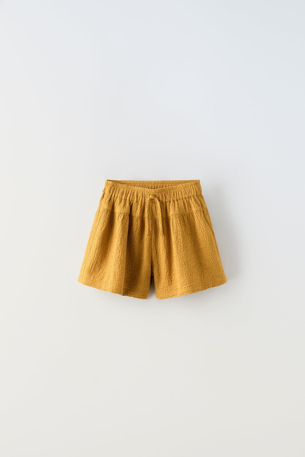 Loose-fitting textured weave bermuda shorts