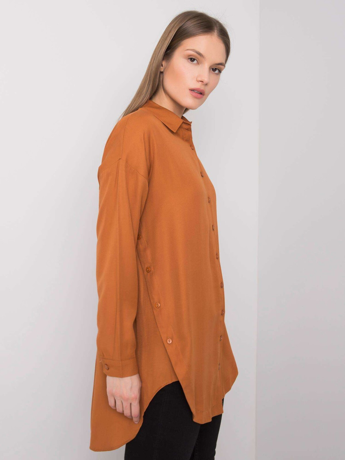 Женская удлиненная рубашка свободного кроя с длинным рукавом коричневая Factory Price