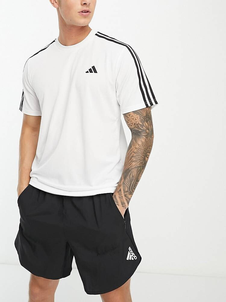 adidas Training – Essential – T-Shirt in Weiß mit den drei Streifen