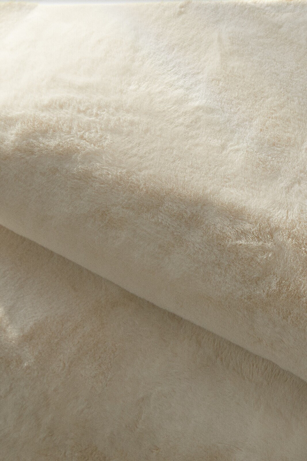 Fur blanket ZARA Размер: 140 x 190 cm купить от 15710 рублей в  интернет-магазине MALL | Пледы и покрывала ZARA