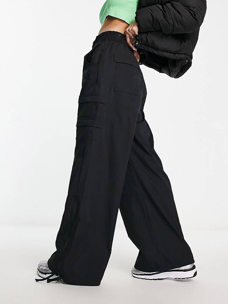 Jordan chicago multi pocket cargo trousers in black Jordan Размер: M купитьот 11286 рублей в интернет-магазине ShopoTam.com, женские брюки Jordan