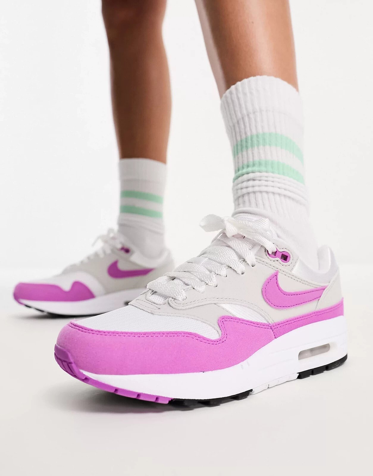 Nike – Air Max 1 – Sneaker in Weiß und Schwarz