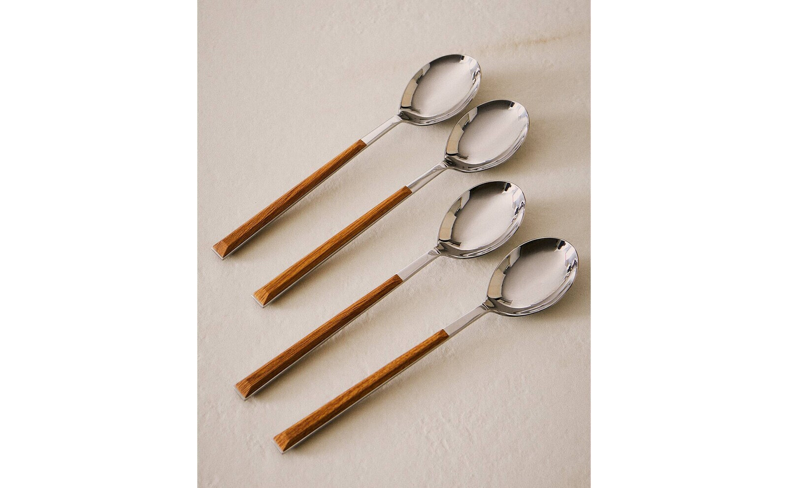 Set of spoons with wood-effect handle