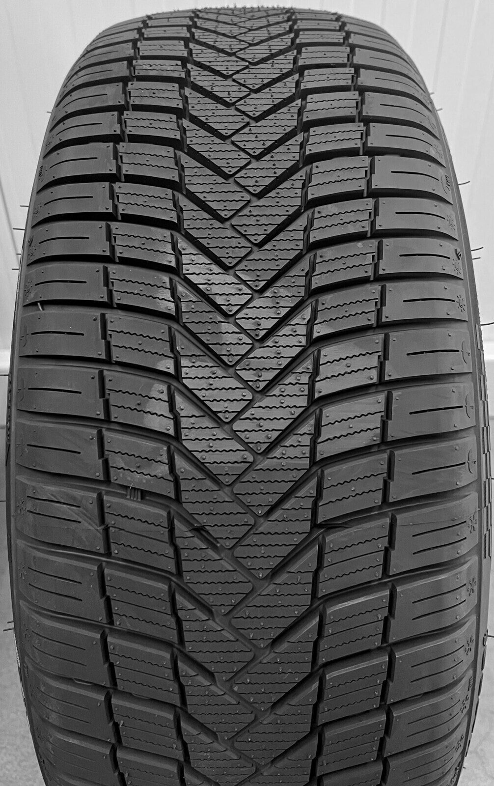 Шины всесезонные BlackArrow Dart 4S XL 3PMSF 205/45 R17 88W