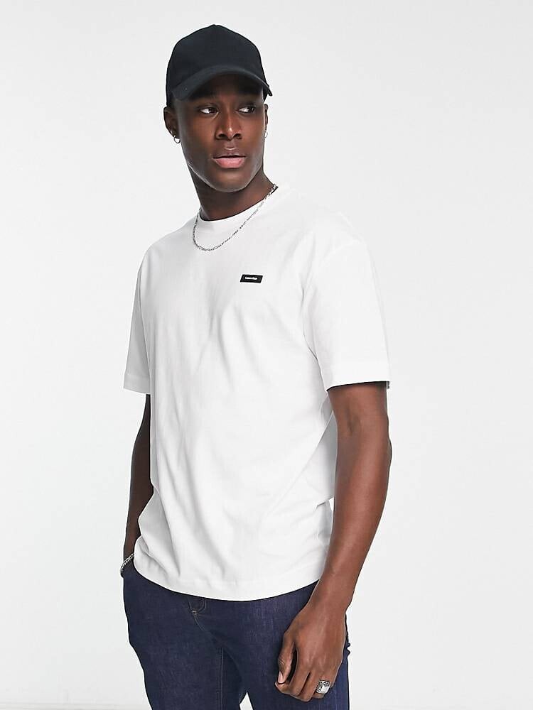 Calvin Klein – Weißes T-Shirt mit kleinem Box-Logo