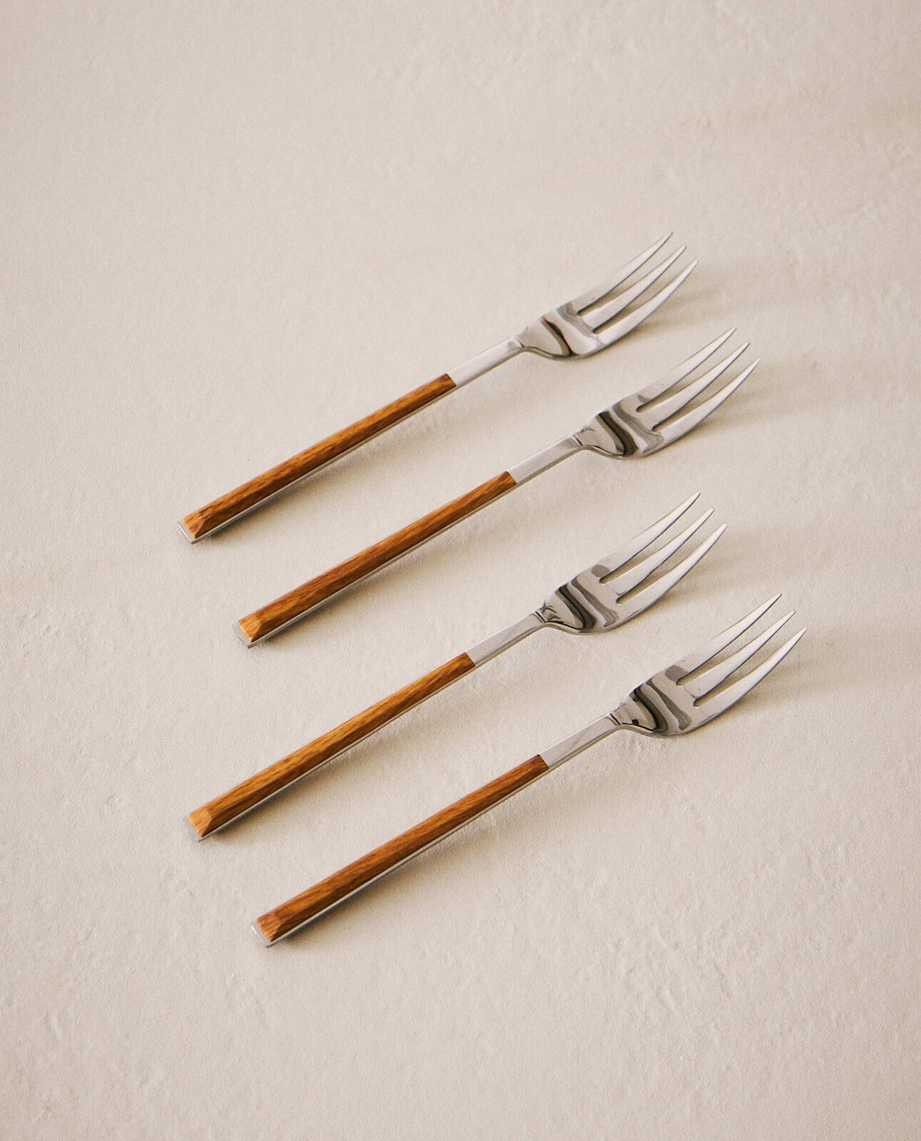 Set of brunch forks with wood-effect handle