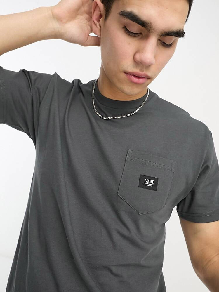 Vans – T-Shirt in Grau mit Tasche und gewebtem Aufnäher