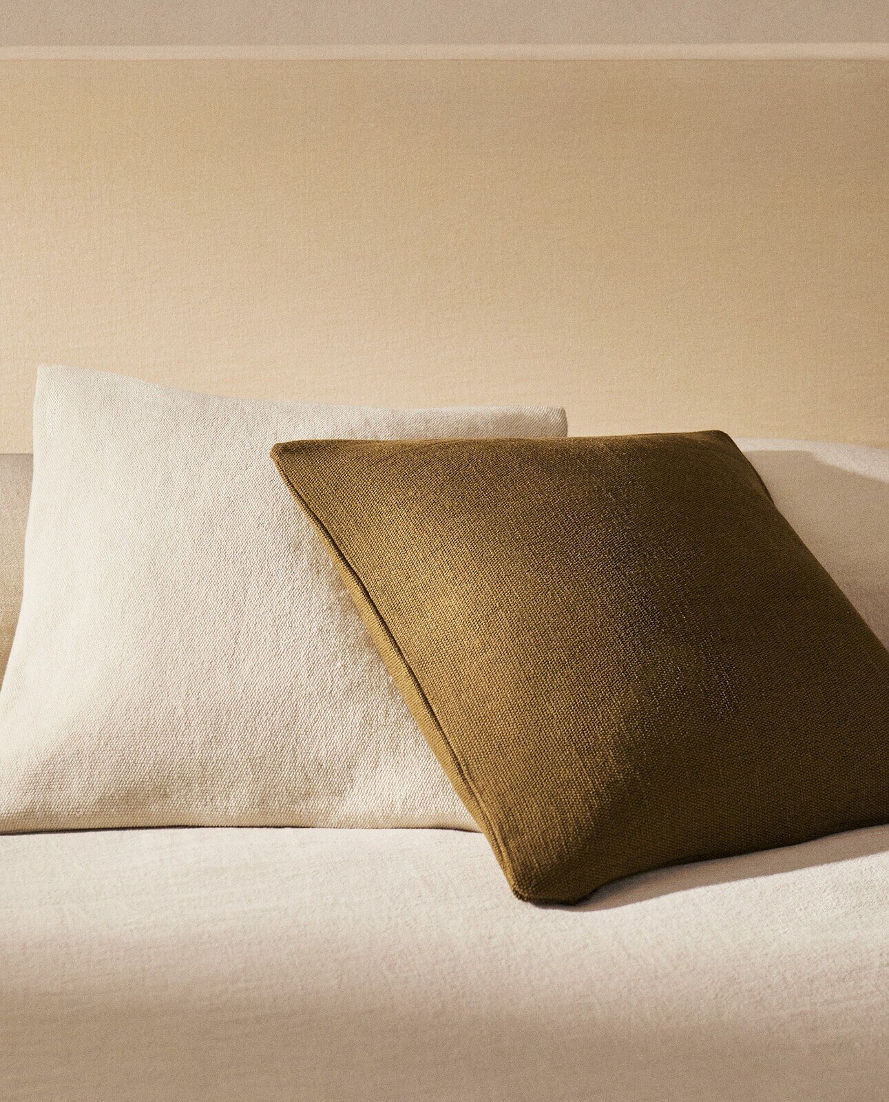 Jute cushion cover