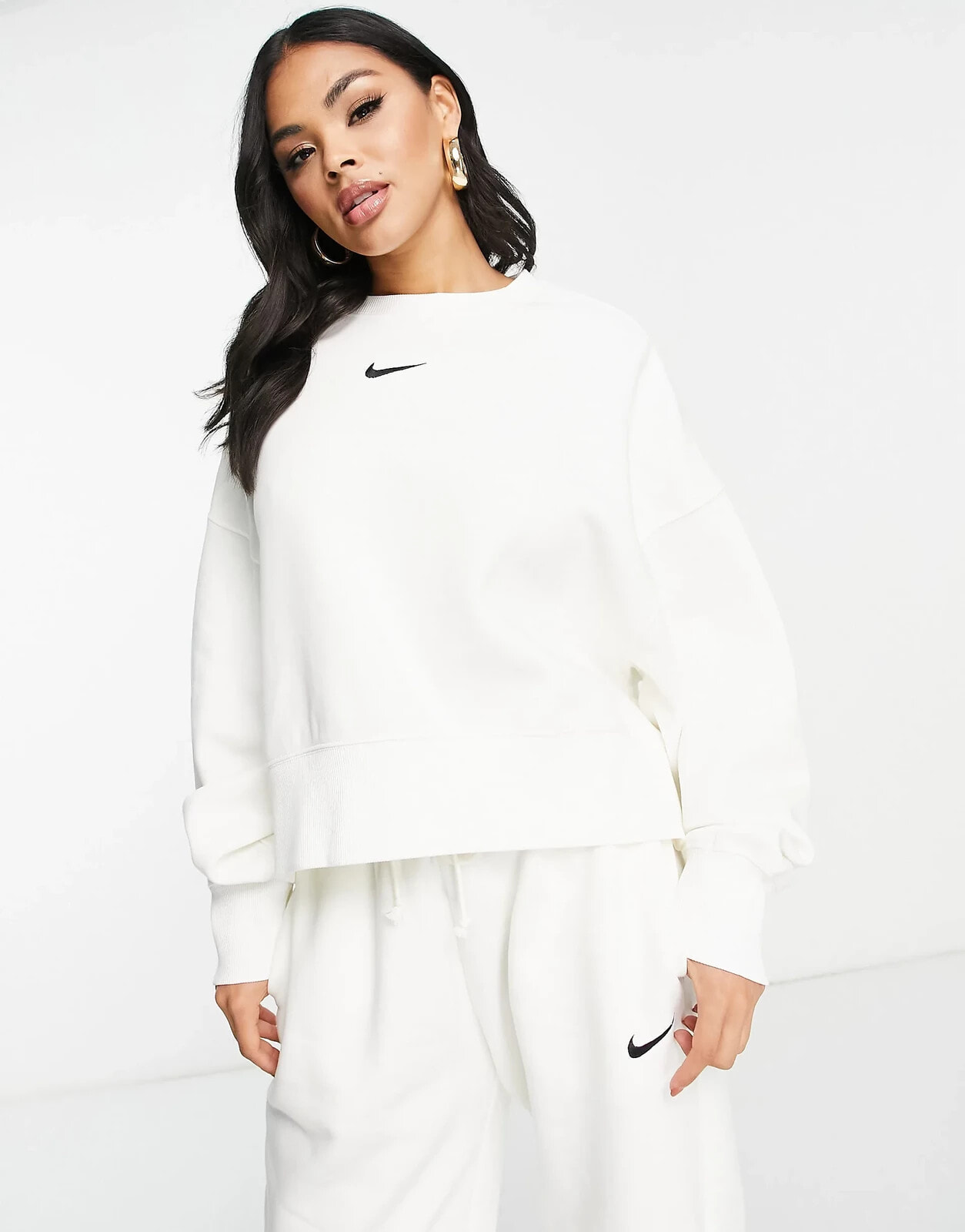 Nike – Phoenix Fleece – Oversize-Sweatshirt in Grau und Segelweiß mit Rundhalsausschnitt