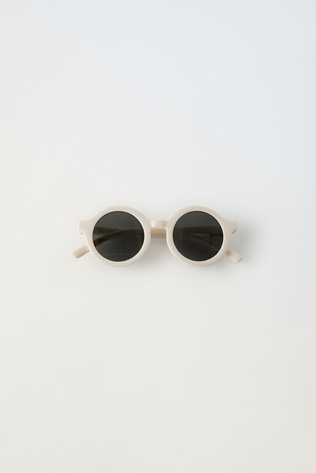 Round resin sunglasses
