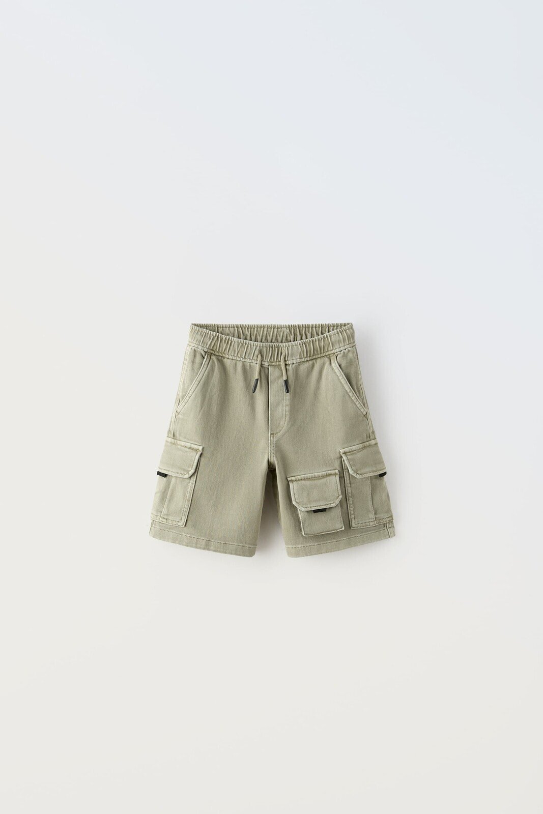 Soft multi-pocket bermuda shorts