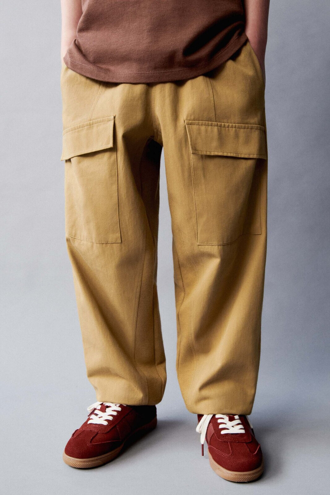 Plush trousers with combined pockets
