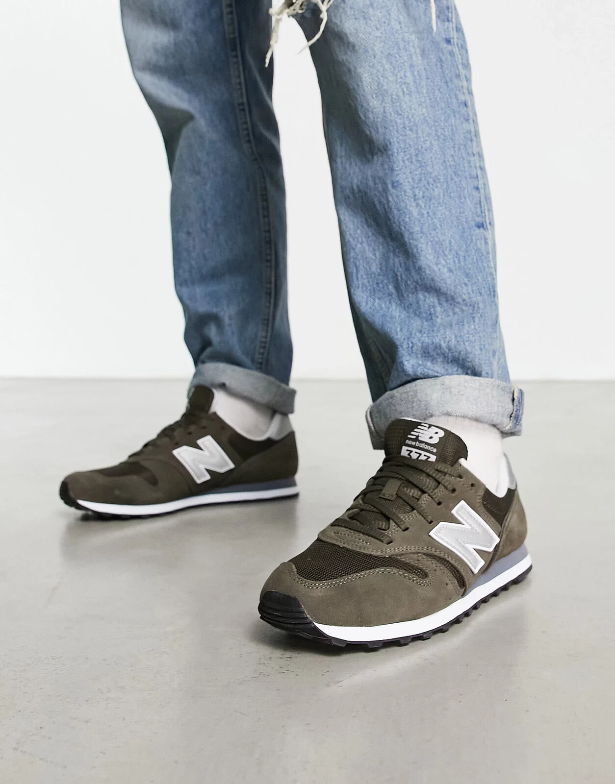 New Balance – 373 – Sneaker in Khaki und Wollweiß