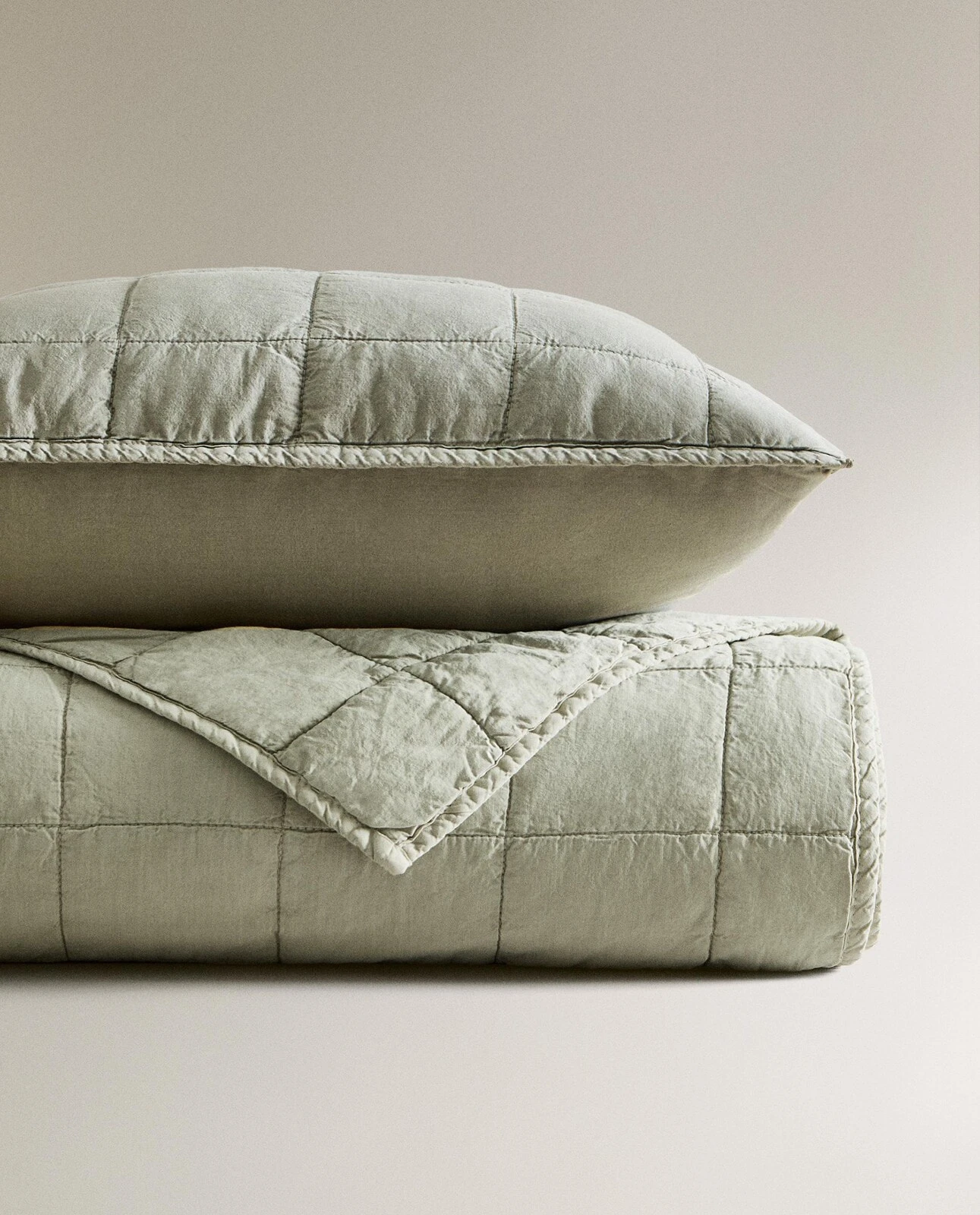 Checked cotton percale quilt