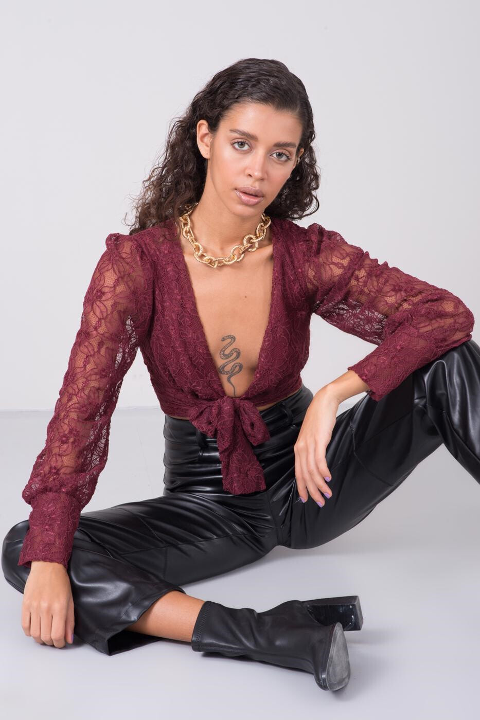 Женская блузка с длинным ажурным рукавом и завязанным бюстье - черная Factory Price