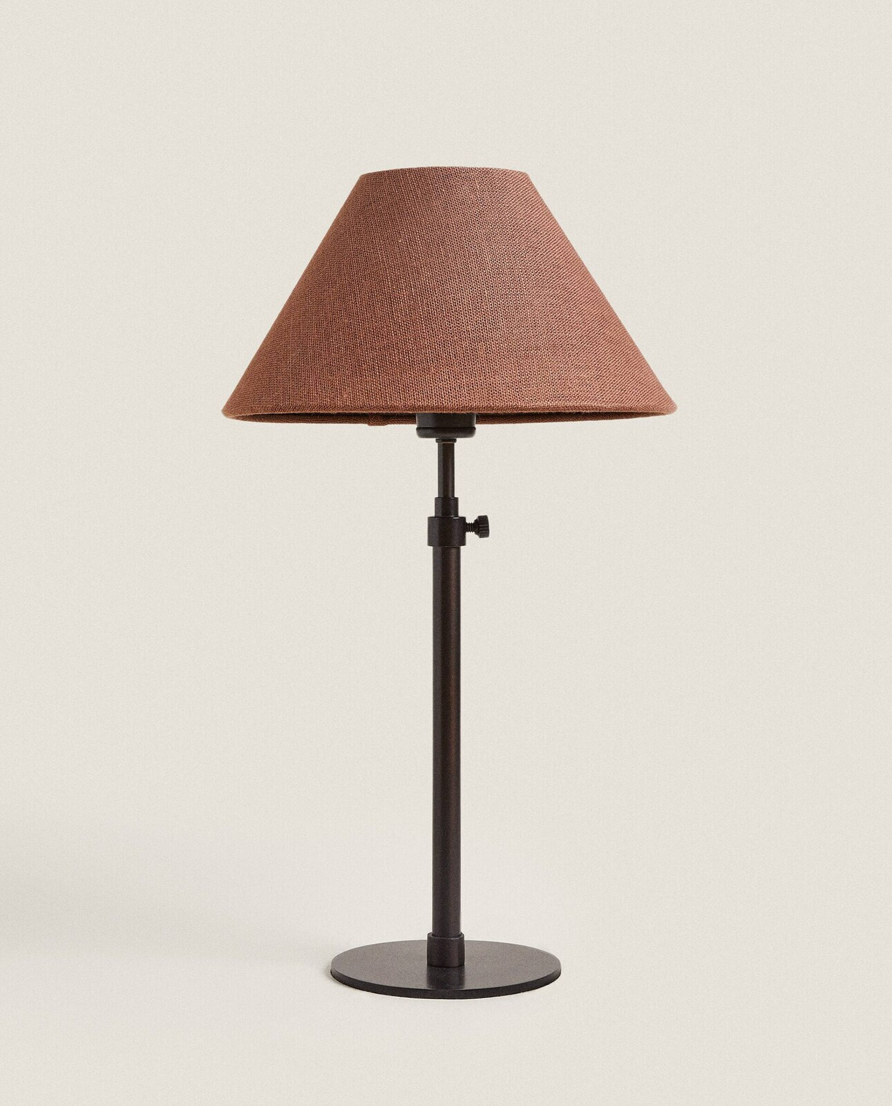 Table lamp with metal base