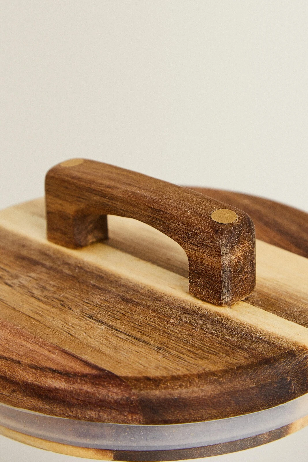 Medium-sized wide storage jar