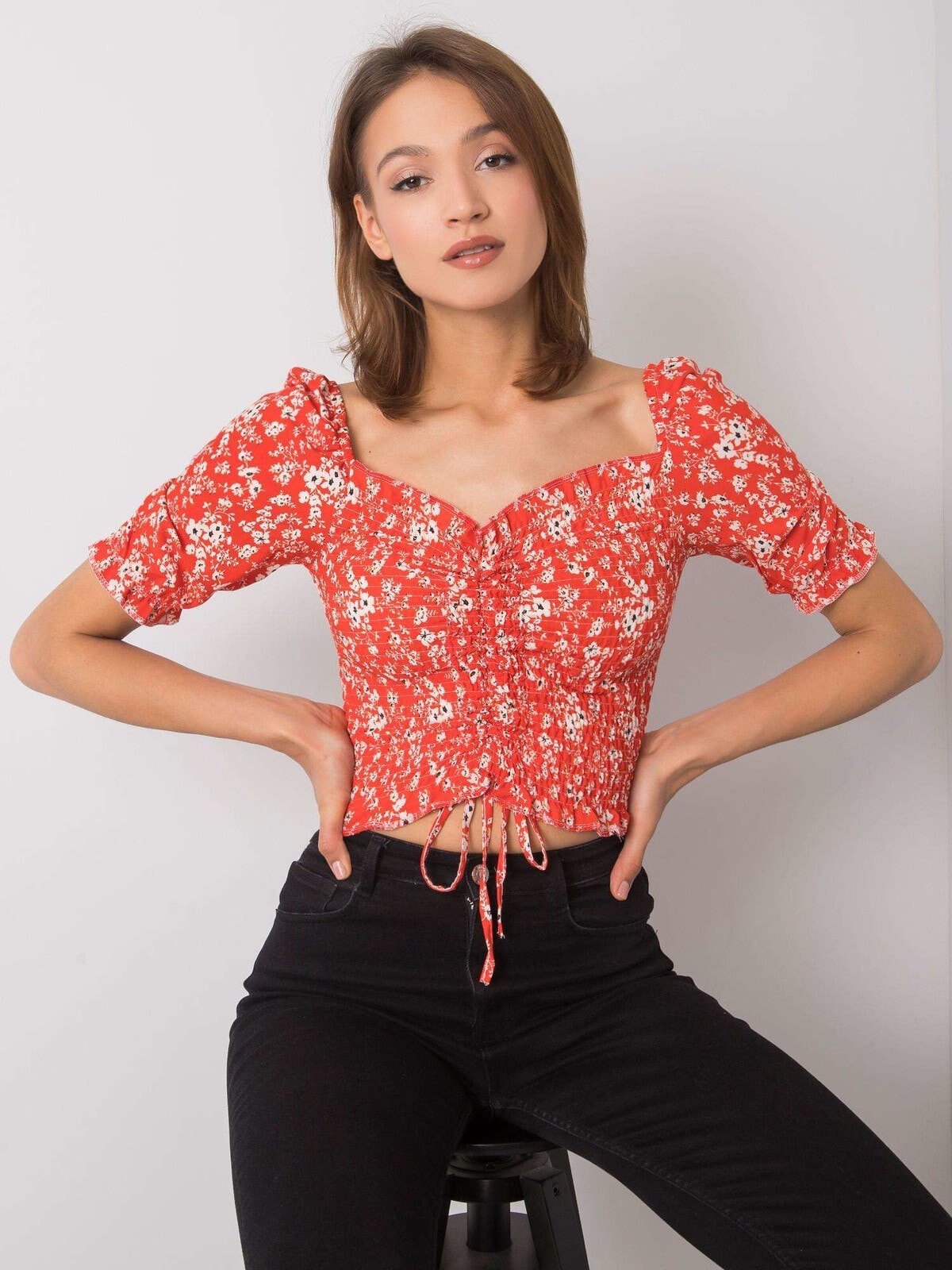 Женская укороченная блузка на завязках с коротким рукавом и геометрическим вырезом Factory Price