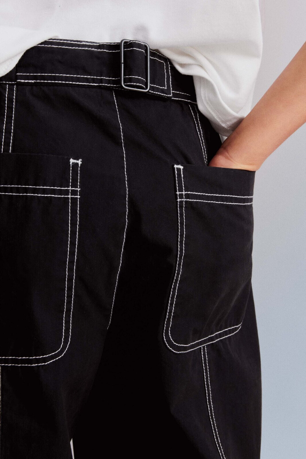 Technical trousers with topstitching