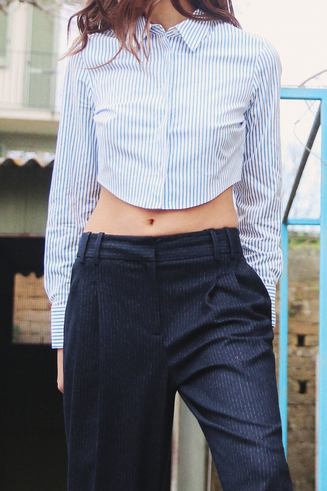 Fitted striped cropped shirt