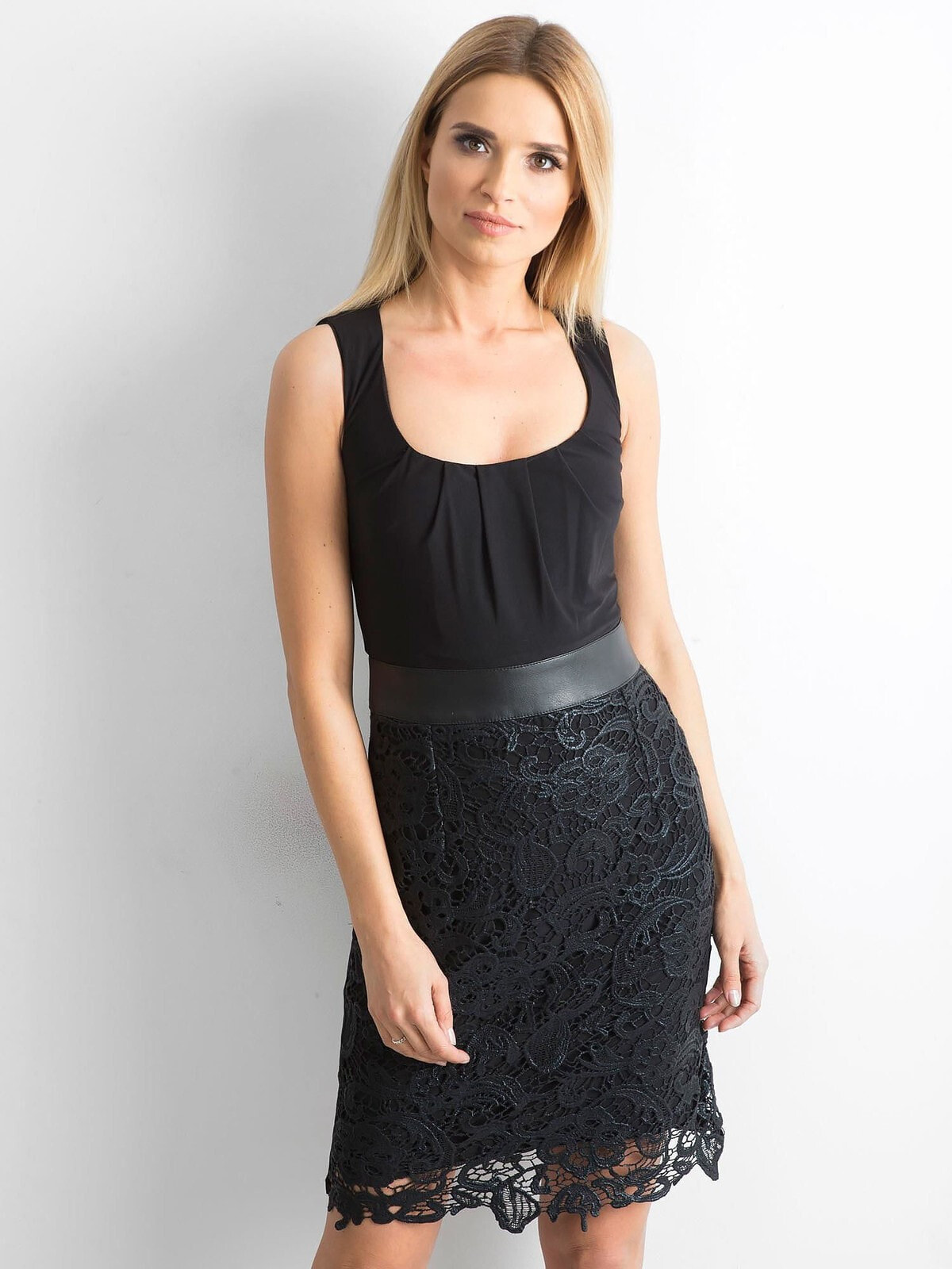Женское мини платье черное кружевное Factory Price