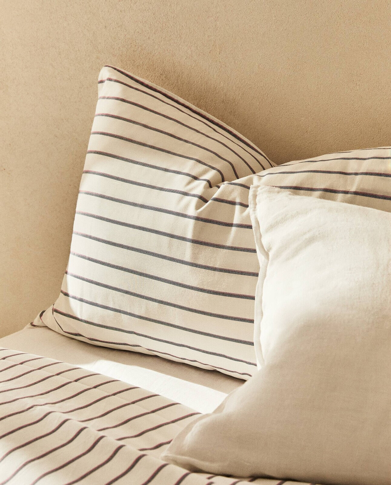 Striped cotton pillowcase